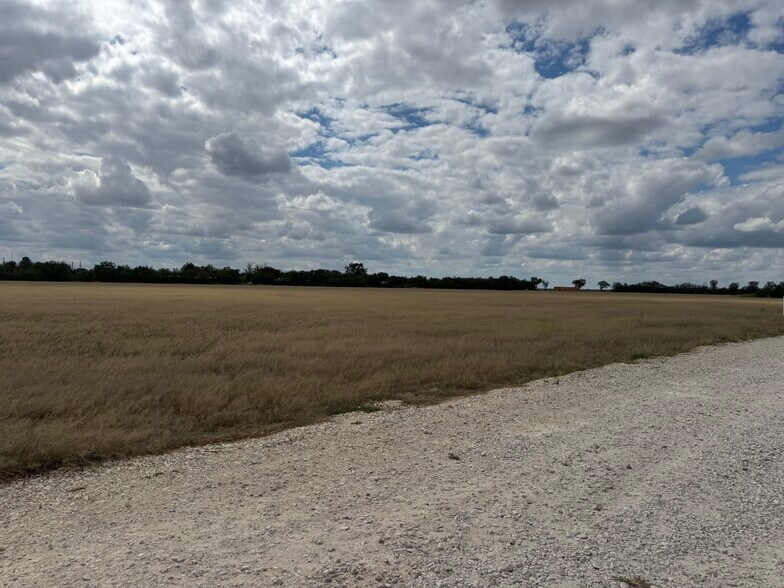 More Photos Of Lot 8 Summerwood Ln, La Pryor Land For Sale
