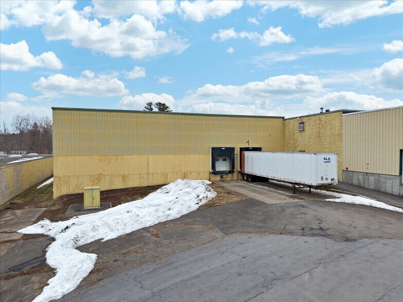 More Photos Of 15 E Elm St, Broadalbin Warehouse For Lease