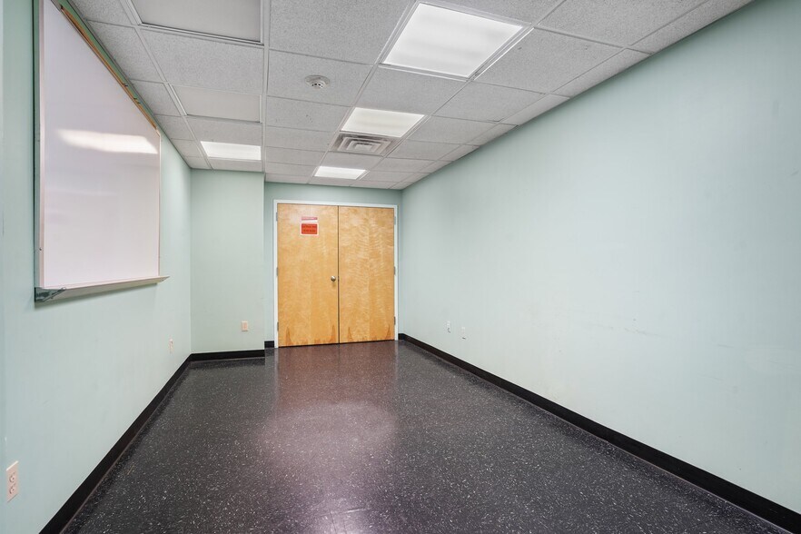 More Photos Of 47 Purdy St, Harrison Medical For Lease