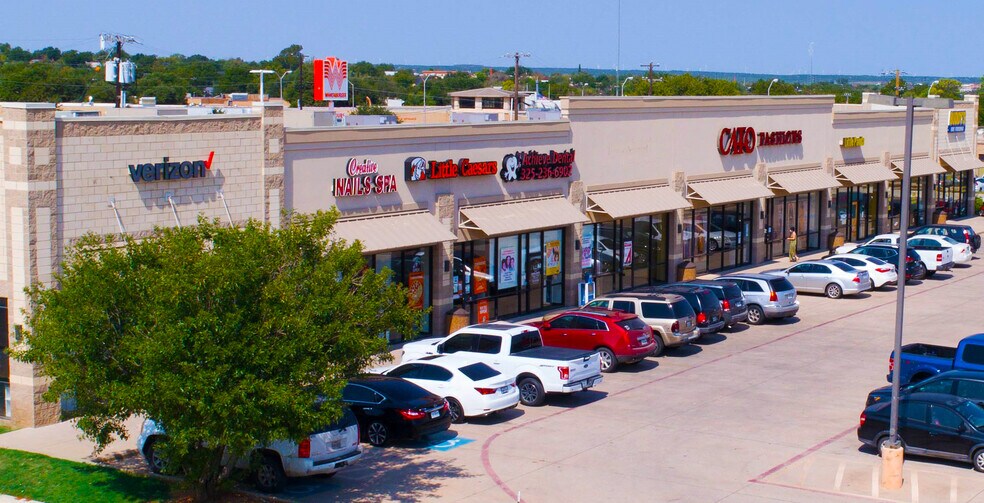 More Photos Of 309 NE Georgia Ave, Sweetwater Storefront Retail Office For Lease