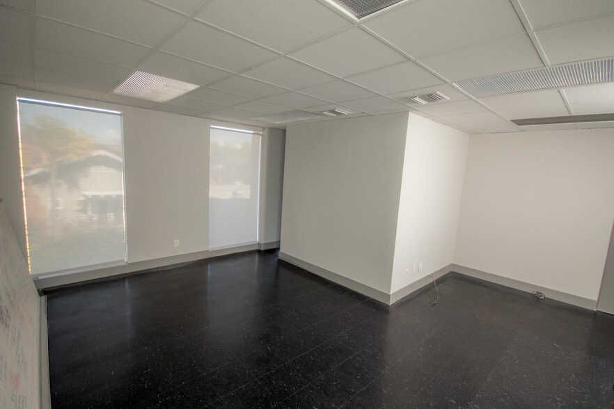 More Photos Of 4105 E Broadway, Long Beach Office For Lease