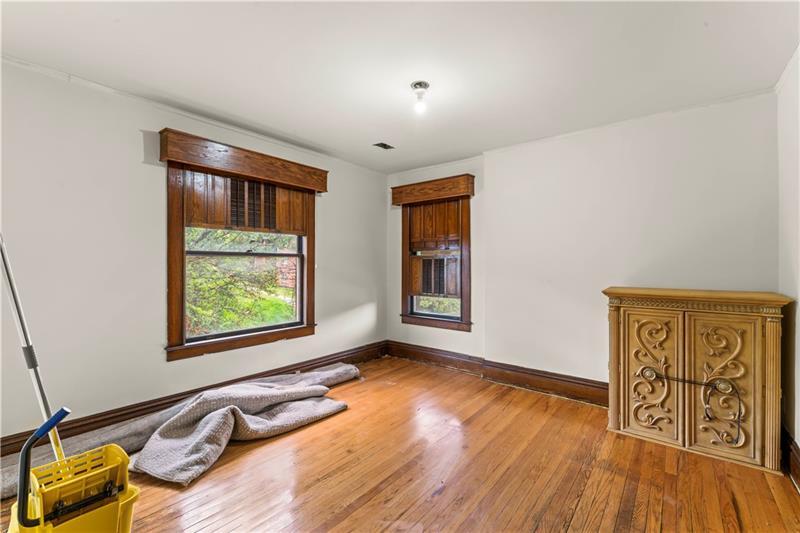 More Photos Of 600 E Maiden St, Washington Office Residential For Sale