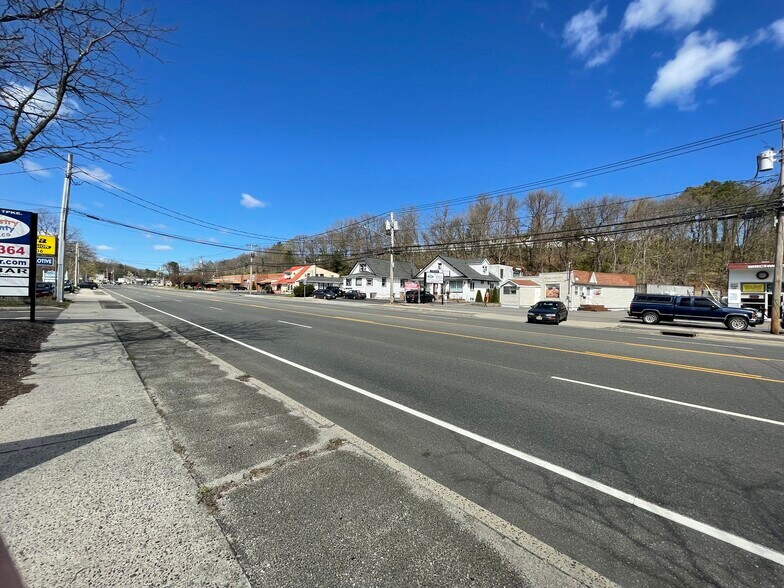 More Photos Of 1029 W Jericho Tpke, Smithtown Showroom For Sale