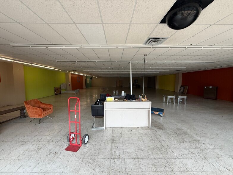 More Photos Of 5484 Cliff Gookin Blvd, Tupelo Flex For Lease