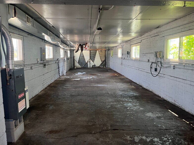 More Photos Of 27206 Groesbeck Hwy, Roseville Industrial For Sale