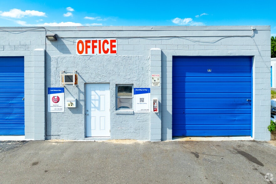 More Photos Of 1520 Peachtree St, Cocoa Self Storage For Sale