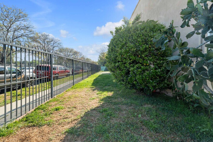More Photos Of 17944 Schoenborn St, Northridge Apartments For Sale