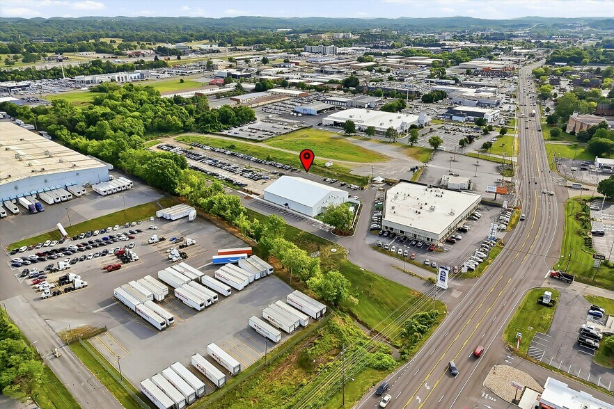 More Photos Of 10001 Kingston Pike, Knoxville Specialty For Lease