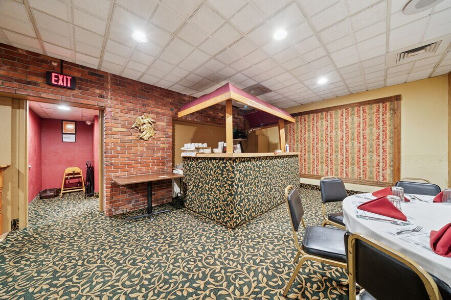 More Photos Of 951 Old Frankstown Rd, Pittsburgh Restaurant For Sale