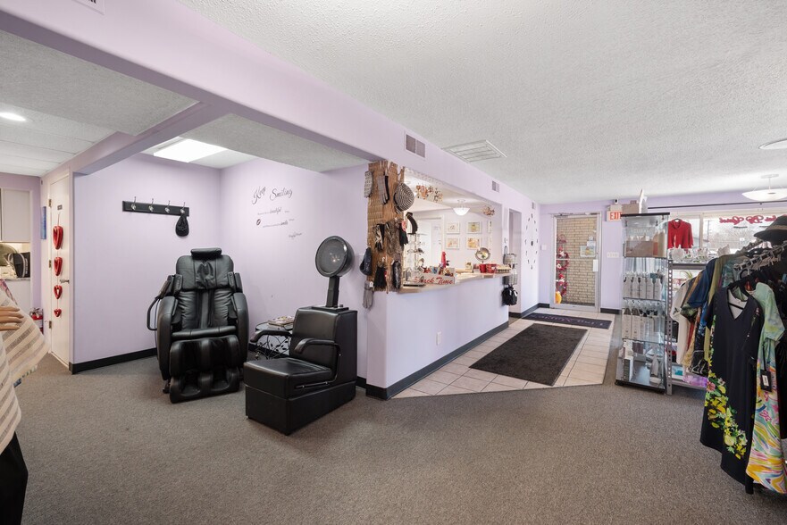 More Photos Of 4680 Dixie Hwy, Waterford Freestanding For Sale