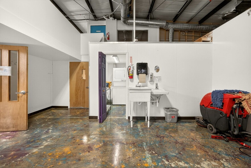 More Photos Of 3100 Merriman Rd, Medford Light Distribution For Sale