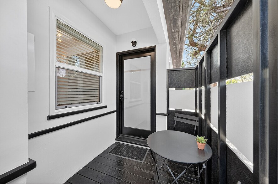 More Photos Of 218 Venice Way, Venice Multifamily For Sale