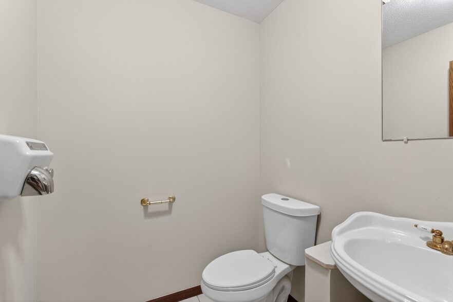 More Photos Of 407 Vermillion St, Hastings Office For Sale