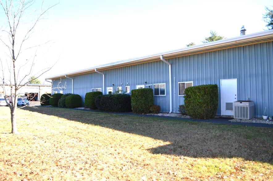 More Photos Of 15 Herman Dr, Simsbury Light Manufacturing For Sale