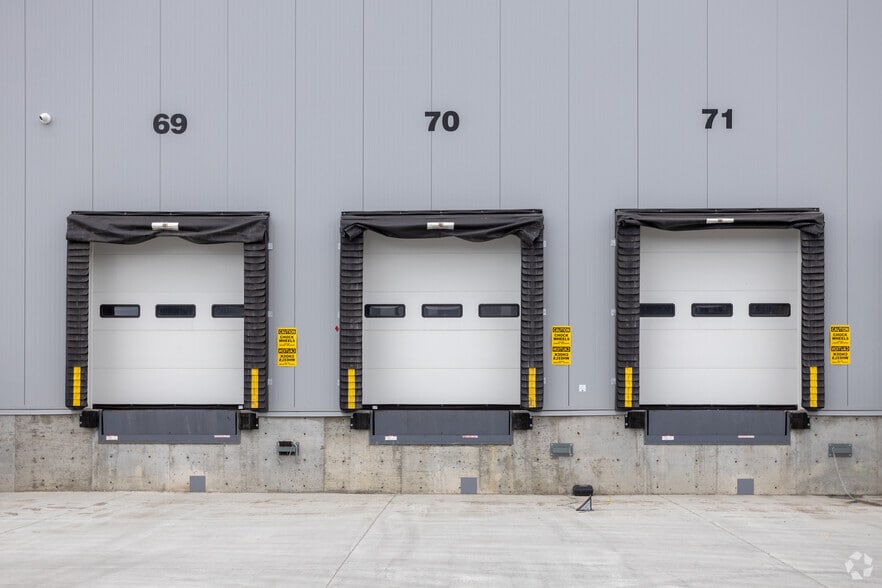 More Photos Of 11575 Stonehill Dr NE, Calgary Warehouse For Lease