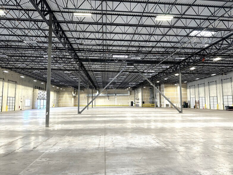 More Photos Of 3660 Thousand Oaks Dr, San Antonio Unknown For Lease