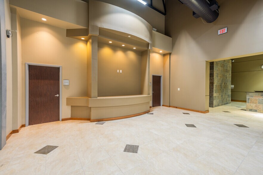 More Photos Of 5555 Northwest Pky, San Antonio Office For Lease