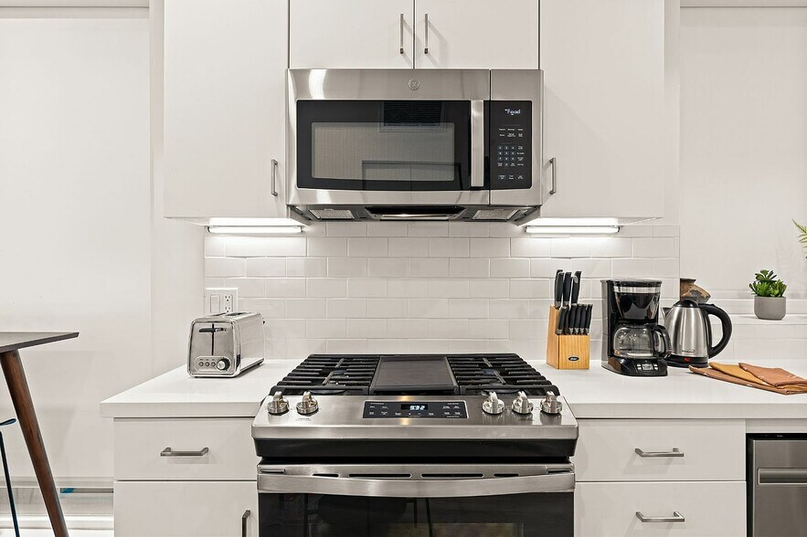 More Photos Of 660 N Oxford Ave, Los Angeles Apartments For Sale