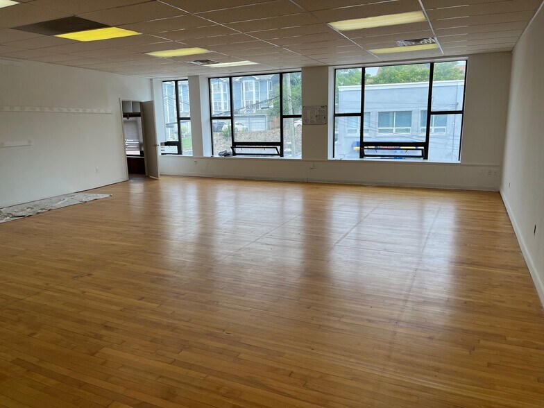 More Photos Of 61 Main St, Norwalk Storefront Retail Office For Lease