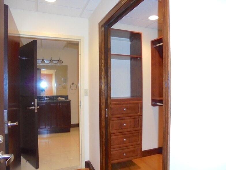 More Photos Of 256 Main St, East Windsor Research And Development For Lease