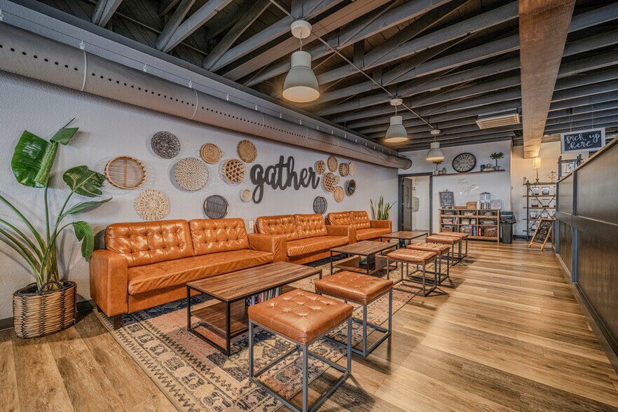 More Photos Of 109 N Main St, Seminole Restaurant For Sale