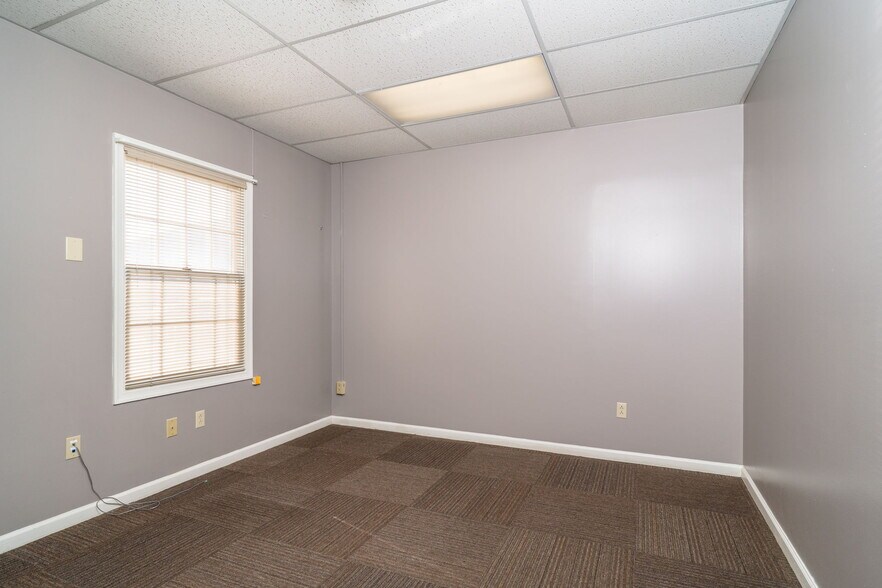 More Photos Of 1600 N Coalter St, Staunton Office For Lease