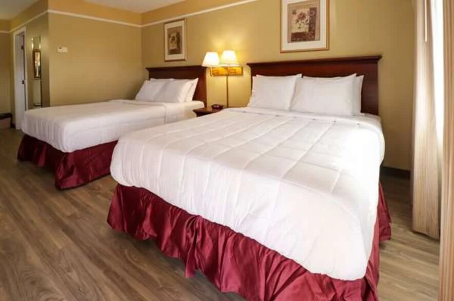 More Photos Of 903 W Hobsonway, Blythe Hotel For Sale
