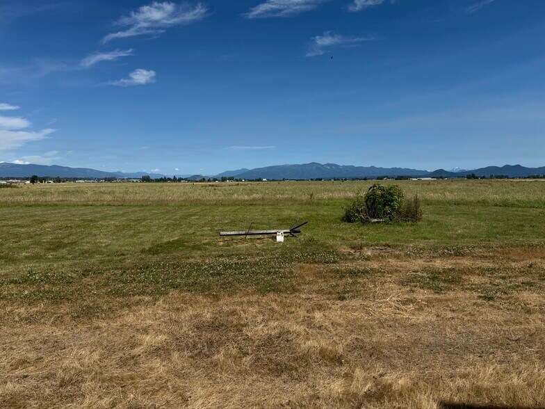 More Photos Of 14285 Laconner Whitney rd, Mount Vernon General Retail For Lease