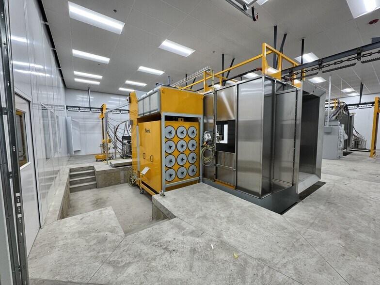 More Photos Of 1604 Regan Rd, Rock Falls Warehouse For Sale