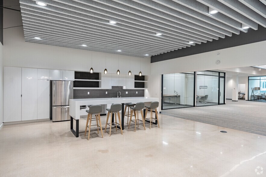 More Photos Of 651 Nicollet Mall, Minneapolis Office For Sale