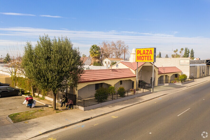 Primary Photo Of 711 Union Ave, Bakersfield Hotel For Sale