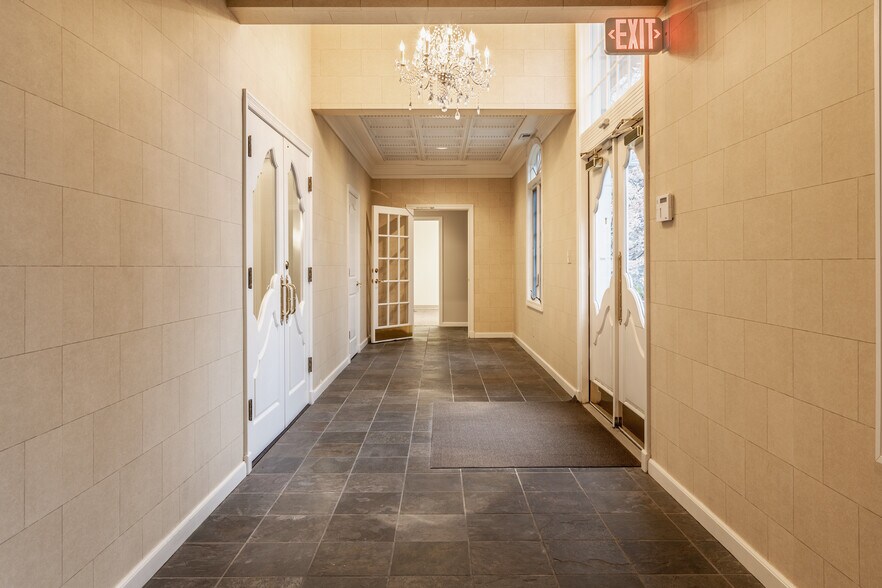 More Photos Of 6575 N College Ave, Indianapolis General Retail For Sale