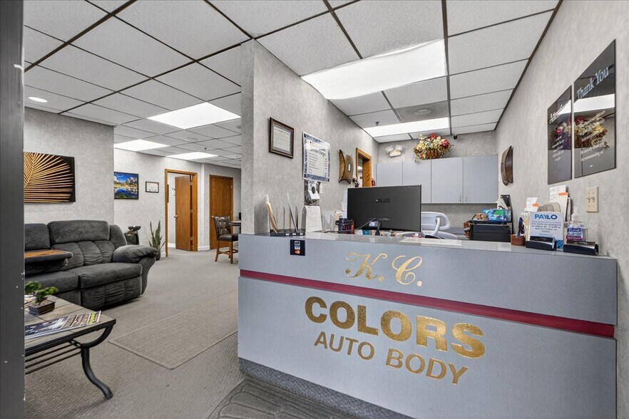 More Photos Of 2005-2007 W 103rd Ter, Leawood Service For Sale