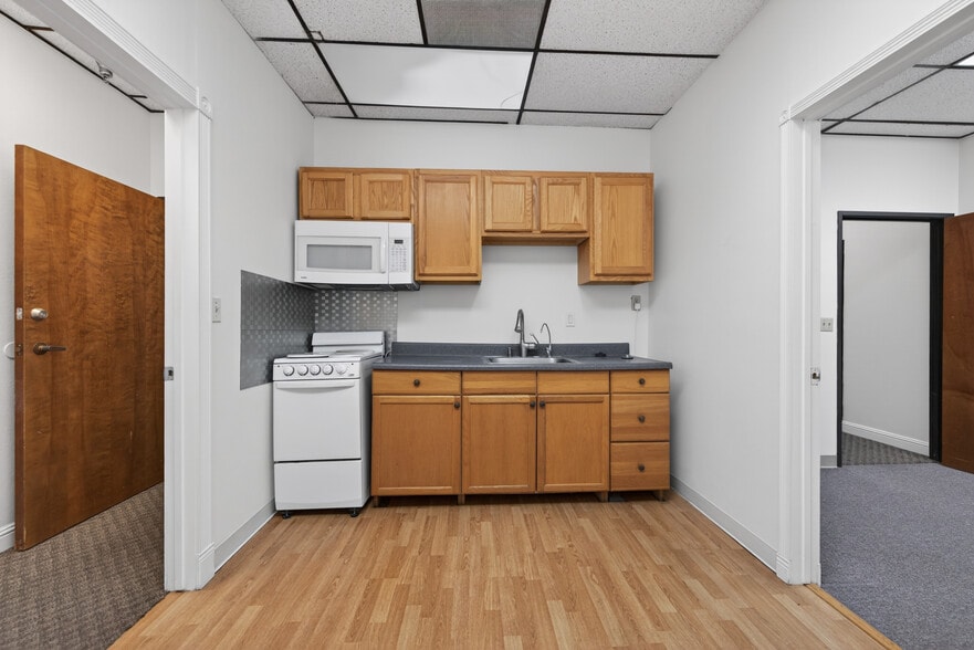 More Photos Of 4125 Market St, Ventura Light Manufacturing For Sale