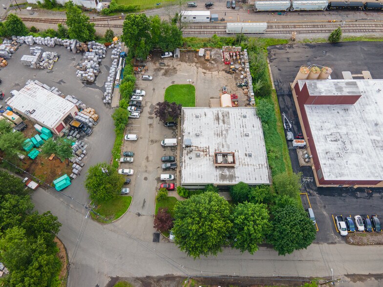 More Photos Of 29 Edison Ave, Oakland Warehouse For Lease