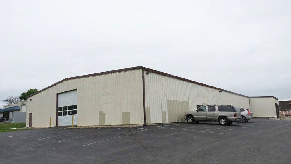 Primary Photo Of 25 Hess Rd, Leola Manufacturing For Lease