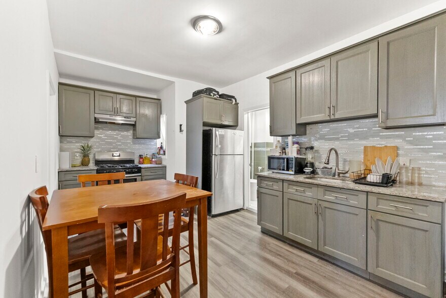 More Photos Of 204 Parkhurst St, Newark Apartments For Sale