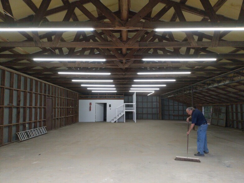 More Photos Of 1948 Tenaha St, Center Storefront Retail Residential For Lease