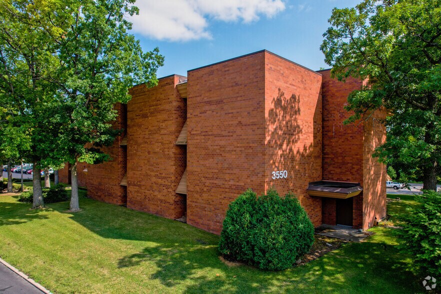 Primary Photo Of 3550 Lexington Ave N, Shoreview Medical For Lease
