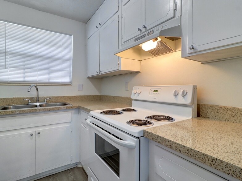 More Photos Of 7011 San Ramon Pl, Tampa Apartments For Sale
