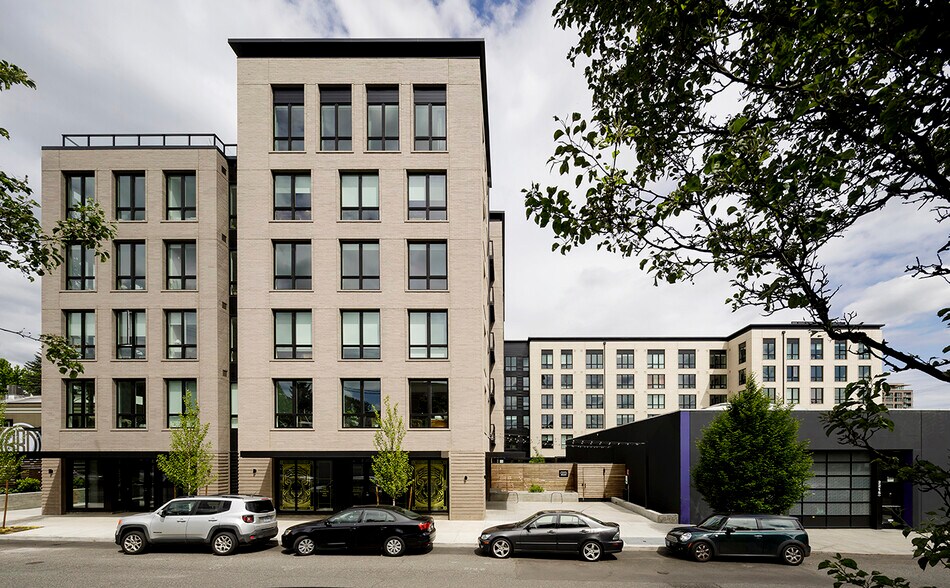 More Photos Of 2222 NW Raleigh St, Portland Multifamily For Sale