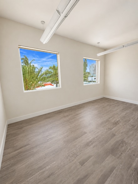 More Photos Of 201 N Ocean Dr, Hollywood Storefront Retail Office For Lease