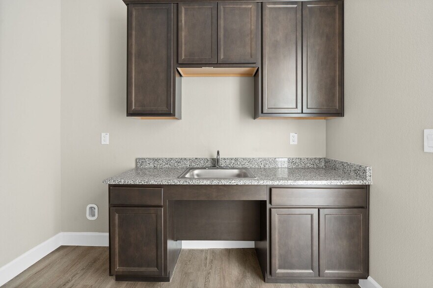 More Photos Of 5501 Cabrera dr, Sugar Land Medical For Lease