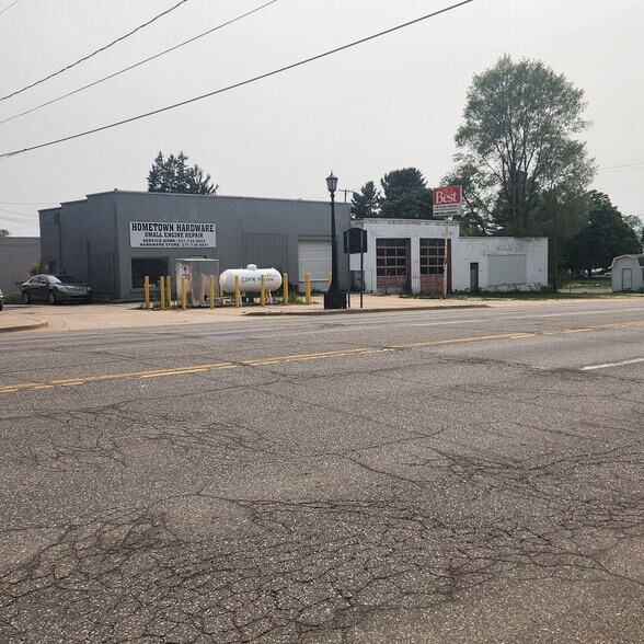 More Photos Of 104 S Main St, Evart Storefront For Sale