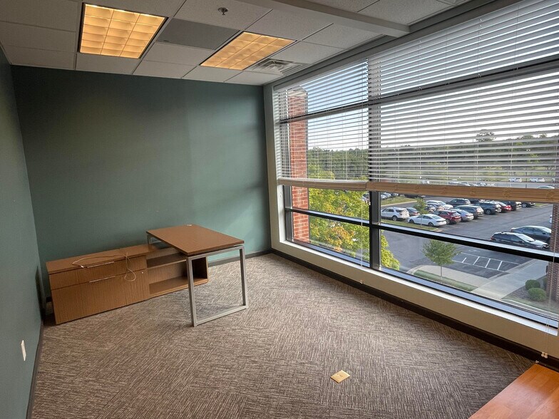 More Photos Of 535 Wellington Way, Lexington Medical For Sale