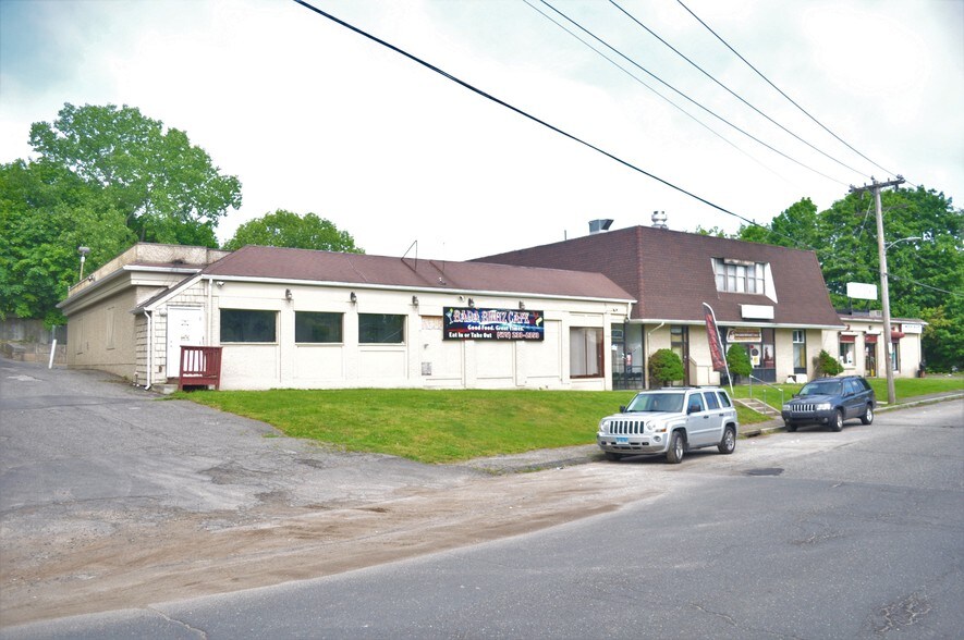 More Photos Of 227-229 Whitewood Rd, Waterbury Freestanding For Sale