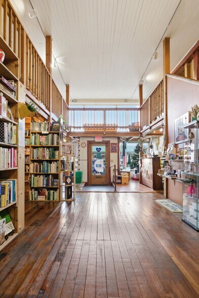 More Photos Of 657 E Main St, Cottage Grove Restaurant For Sale