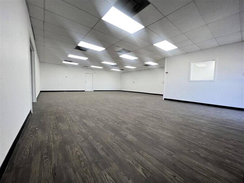 More Photos Of 801 Secretary Dr, Arlington Warehouse For Lease