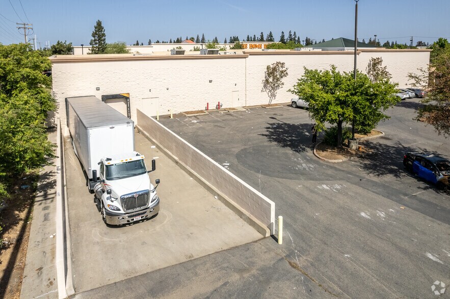 More Photos Of 2800 Power Inn Rd, Sacramento Freestanding For Lease