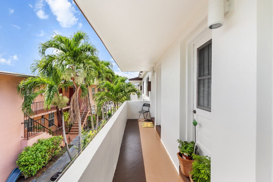 More Photos Of 550 SW 10th St, Miami Apartments For Sale
